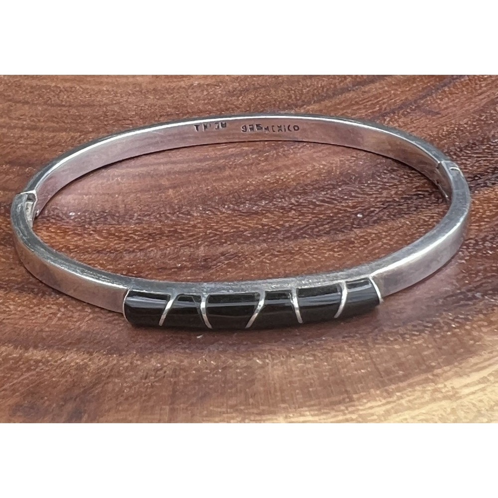 Vtg TAXCO Mexico Black Onyx Inlay Bangle Bracelet 925 Sterling Silver Hinged 24g - Picture 2 of 16